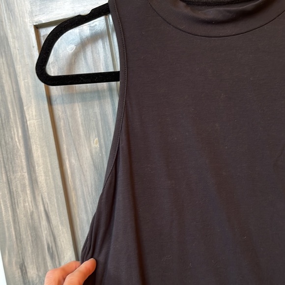Shein ladies sleeveless top in black with mock neck.  Size large - Picture 3 of 7